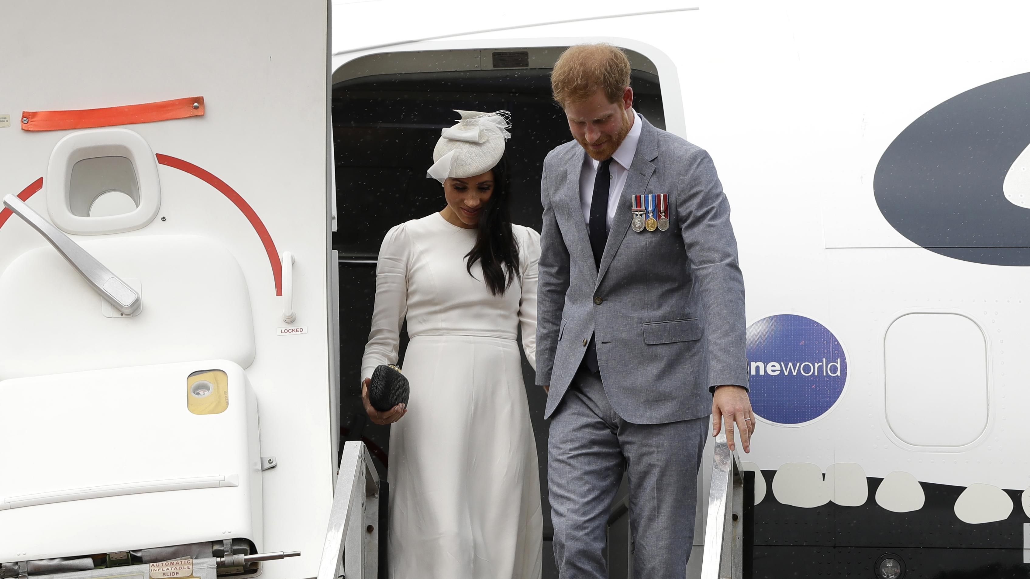 Після вечора в барі: Меган Маркл і принц Гаррі прибули до Риму Після вечора в барі: Меган Маркл і принц Гаррі прибули до Риму