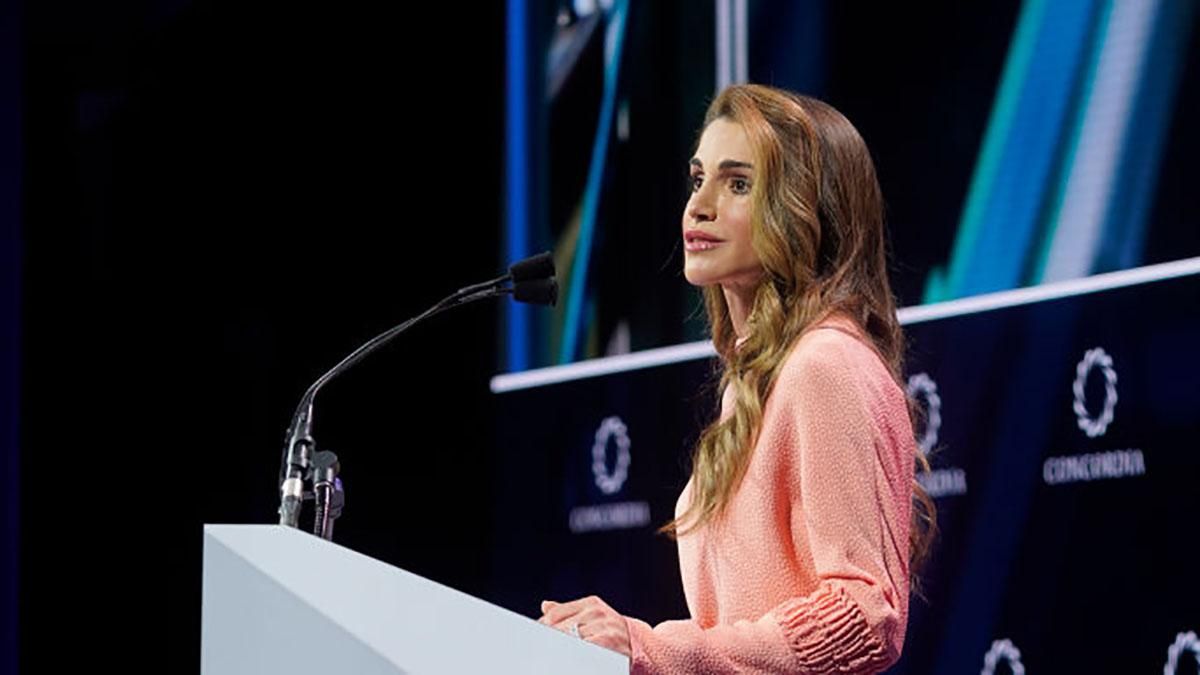 Королева Йорданії виступила на саміті в Нью-Йорку: що одягнула знаменита модниця