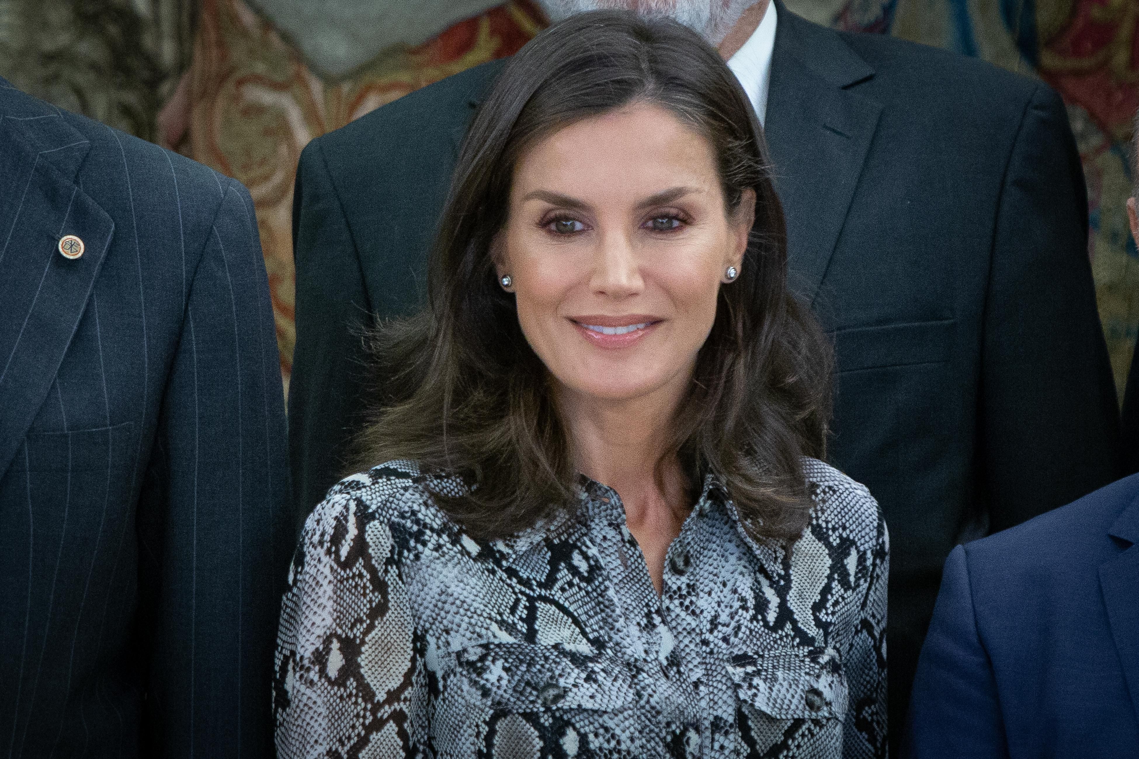 Королева Іспанії Летиція одягнула бюджетне плаття з пітоновим принтом на офіційний захід: фото