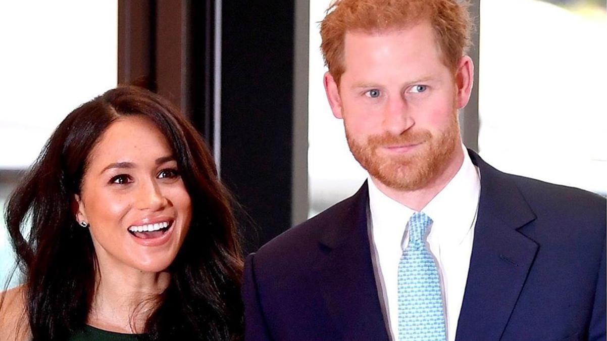 В пальто за 2 тысячи долларов: Меган Маркл поразила стильным образом В пальто за 2 тысячи долларов: Меган Маркл поразила стильным образом