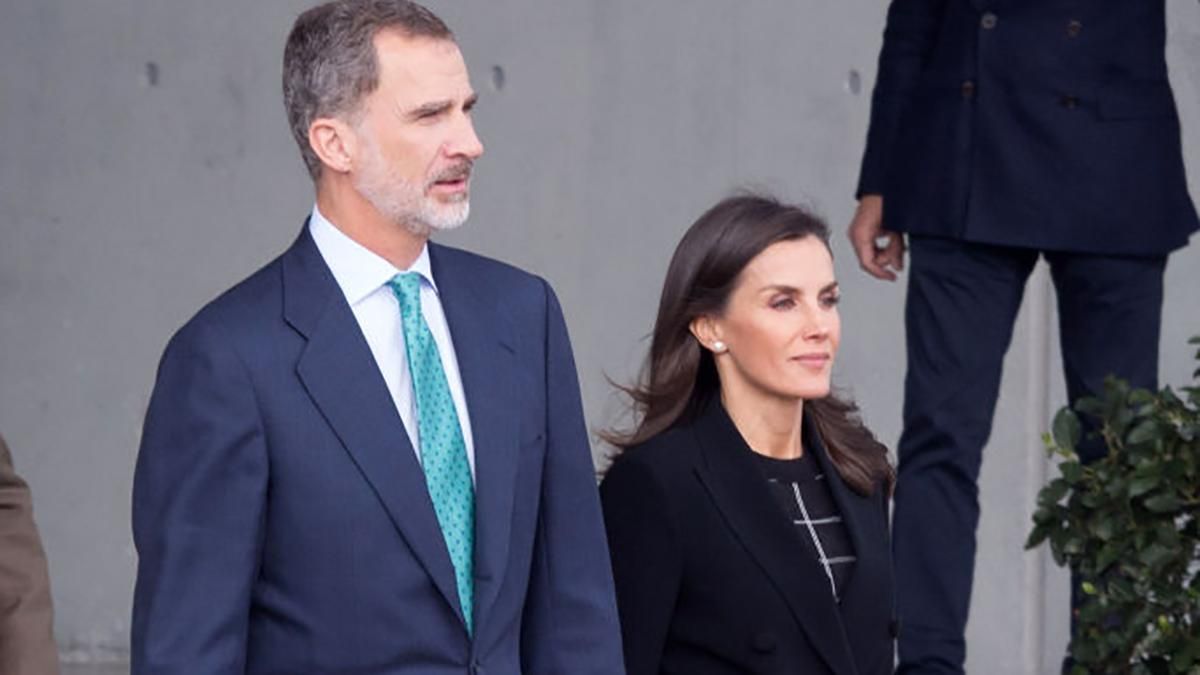 Как не потерять эффектности в черном наряде: пример королевы Испании