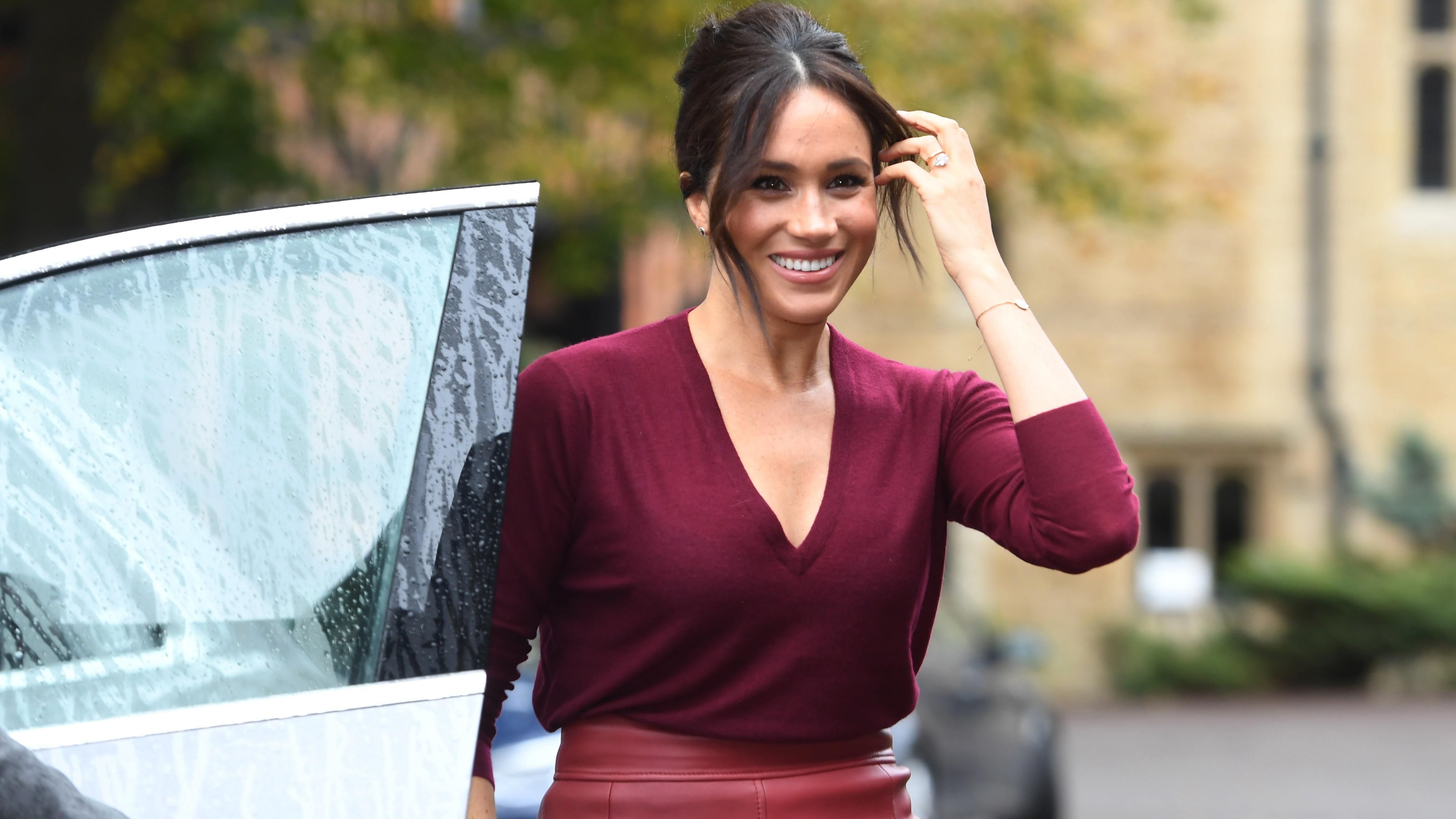 Меган Маркл в кожаной юбке посетила конференцию по вопросам гендерного равенства Меган Маркл в кожаной юбке посетила конференцию по вопросам гендерного равенства