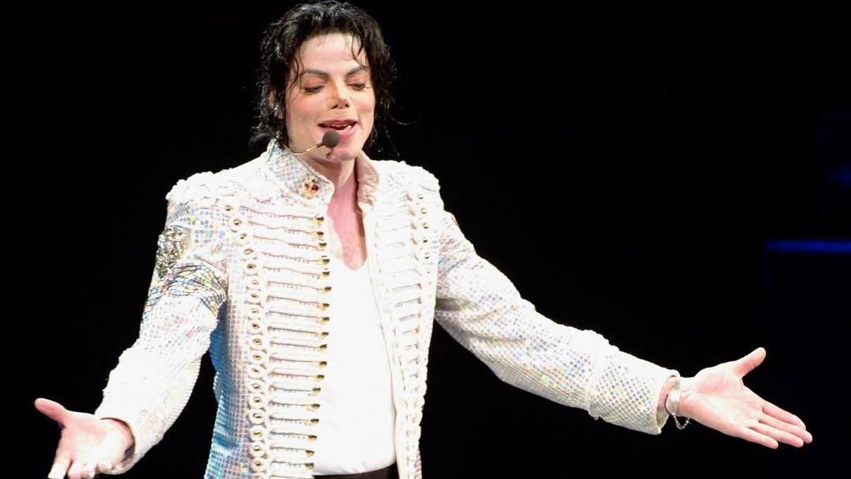 За версією Forbes Майкл Джексон всьоме очолив рейтинг найбільш високооплачуваних померлих зірок 