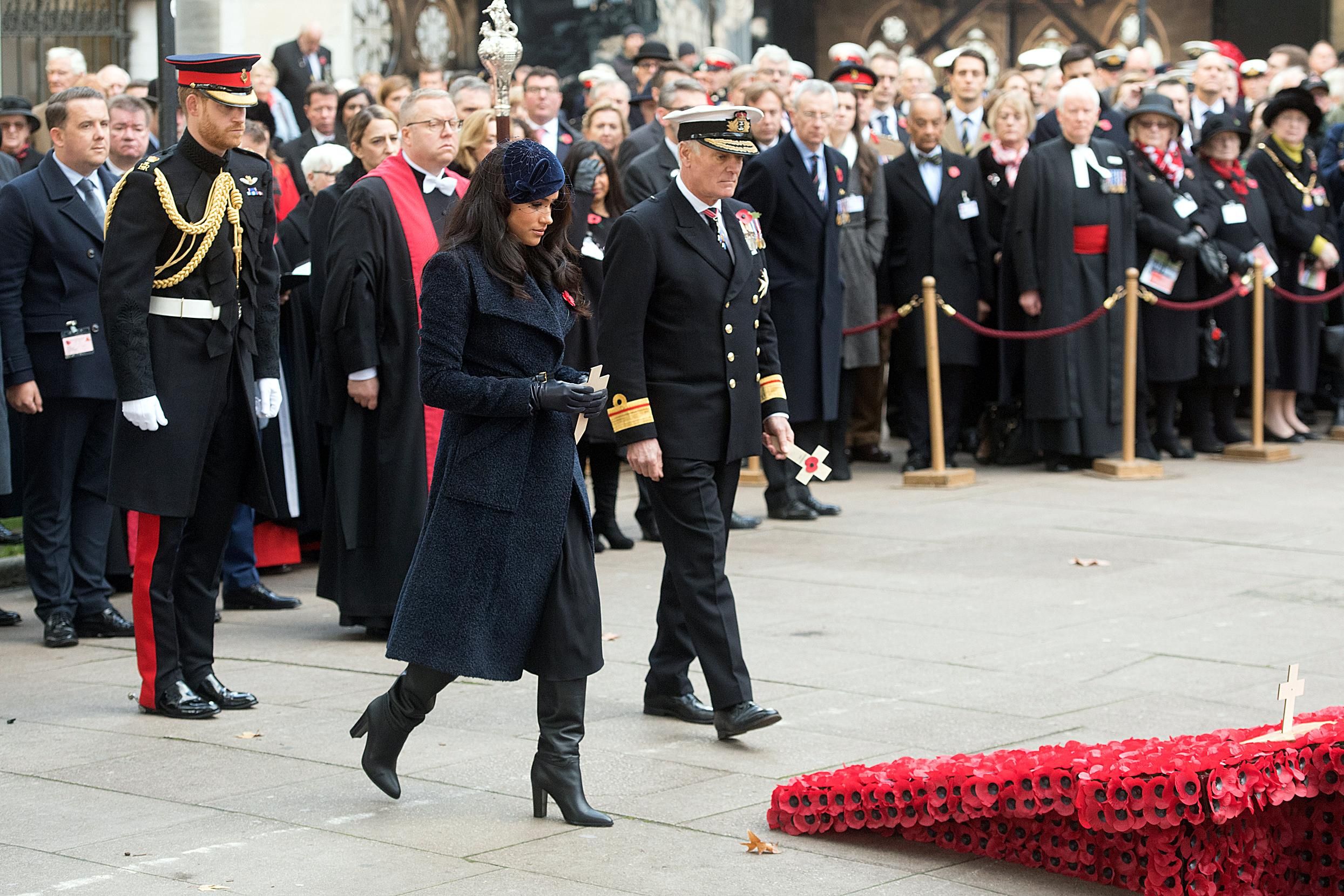 Меган Маркл с принцем Гарри почтили память павших в Первой мировой войне: фото