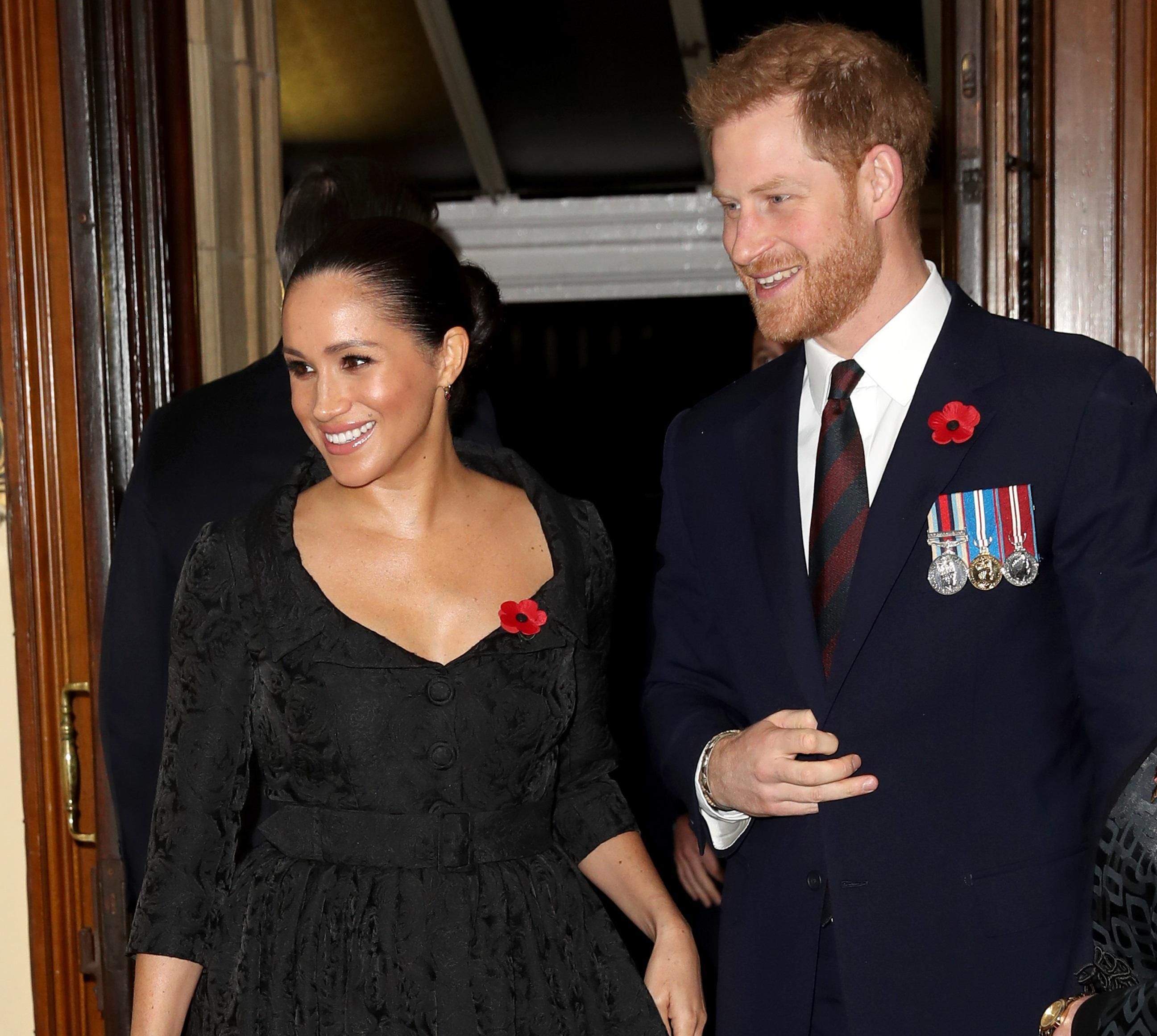 Меган Маркл и принц Гарри отказались праздновать Рождество вместе с Елизаветой II Меган Маркл и принц Гарри отказались праздновать Рождество вместе с Елизаветой II