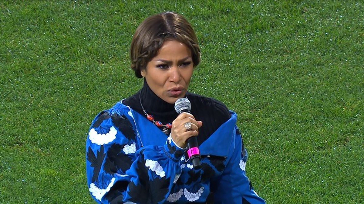 Як Гайтана виконала гімн України перед матчем проти Естонії в Запоріжжі: відео Як Гайтана виконала гімн України перед матчем проти Естонії в Запоріжжі: відео