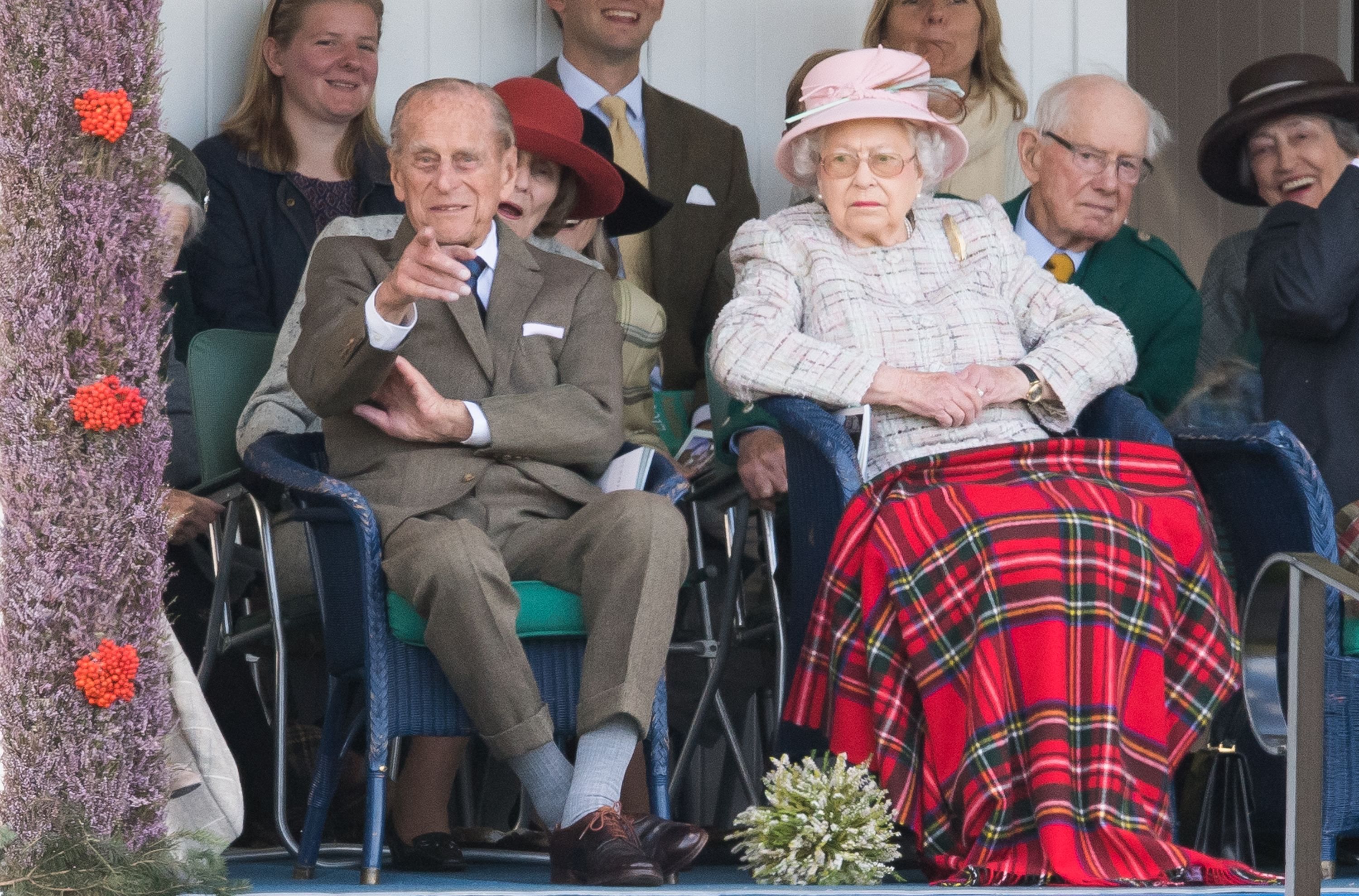 Річниця весілля Єлизавети II і принца Філіп: як подружжя привітали члени королівської сім'ї