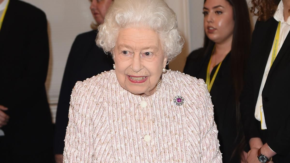 Елизавета II примерила стильный розовый костюм для торжества: фото Елизавета II примерила стильный розовый костюм для торжества: фото