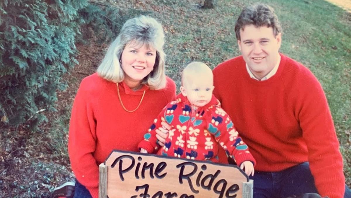 Из семейного архива: Тейлор Свифт представила трогательный рождественский клип Из семейного архива: Тейлор Свифт представила трогательный рождественский клип