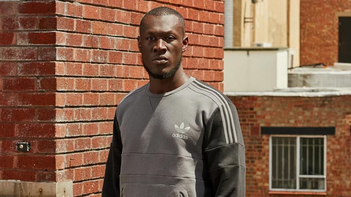 Легендарний репер Stormzy випустив кліп, знятий у промислових районах Києва Легендарний репер Stormzy випустив кліп, знятий у промислових районах Києва
