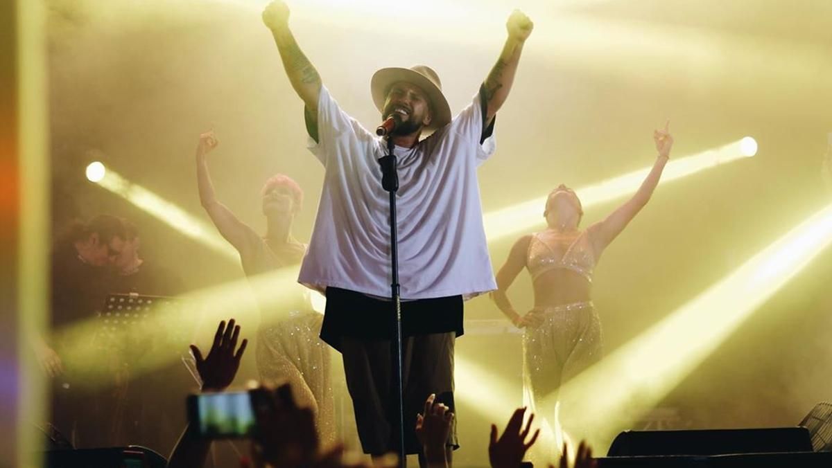 Монатик стал третьим судьей юбилейного сезона шоу "Голос страны" Монатик стал третьим судьей юбилейного сезона шоу "Голос страны"