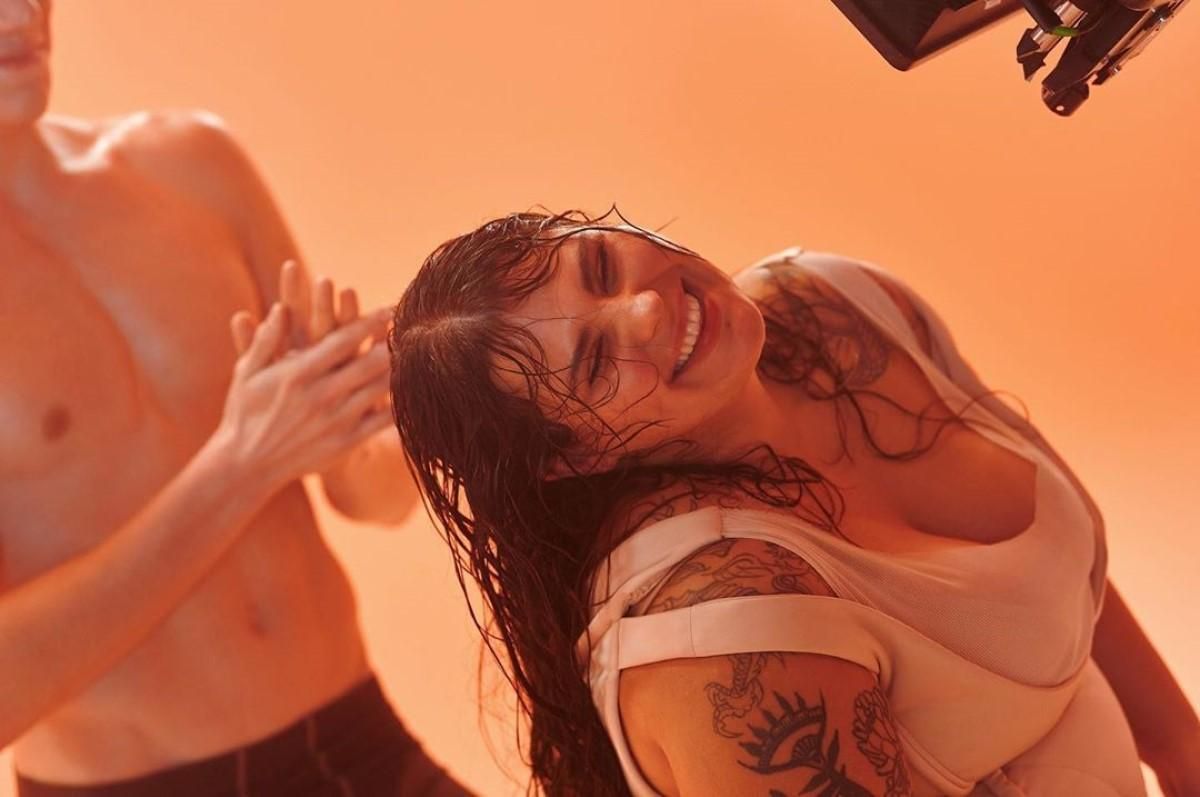 KAZKA показала, как снимала свое самое откровенное видео KAZKA показала, как снимала свое самое откровенное видео