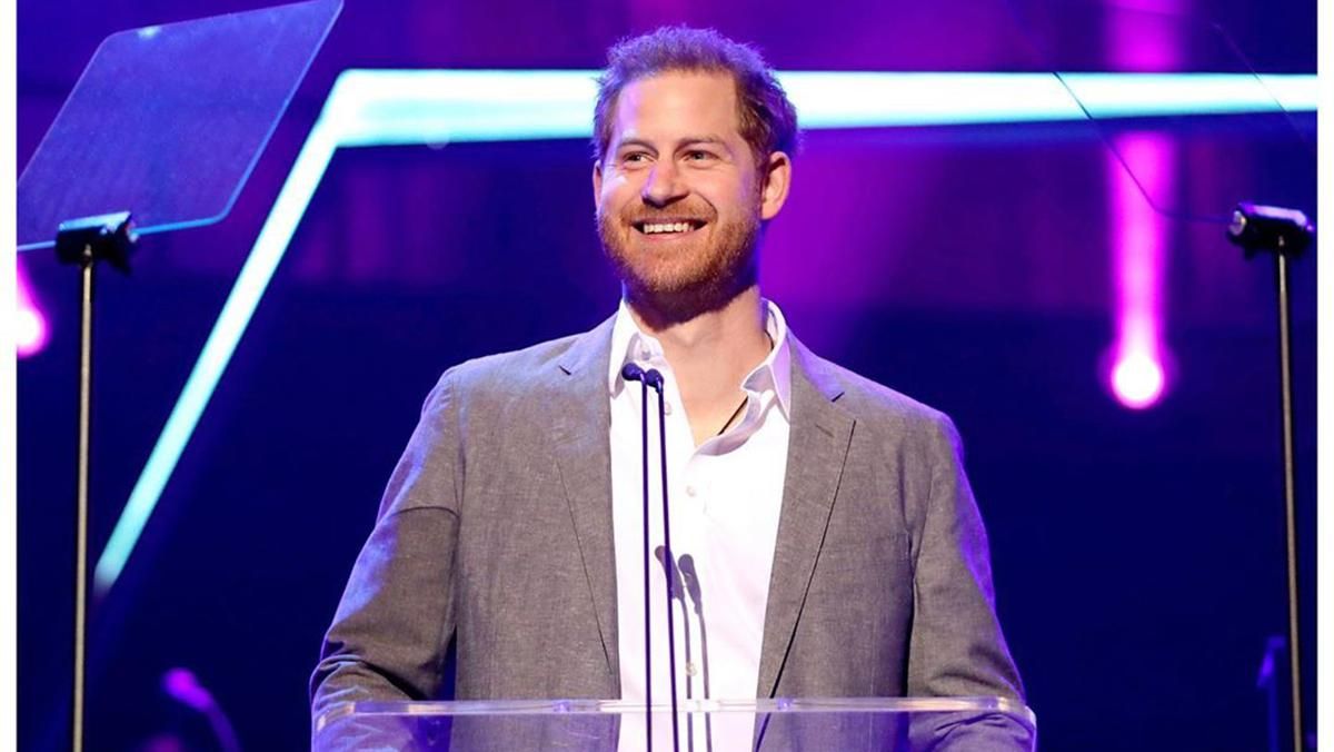 Принц Гарри впервые прокомментировал решение отойти от королевской семьи Принц Гарри впервые прокомментировал решение отойти от королевской семьи