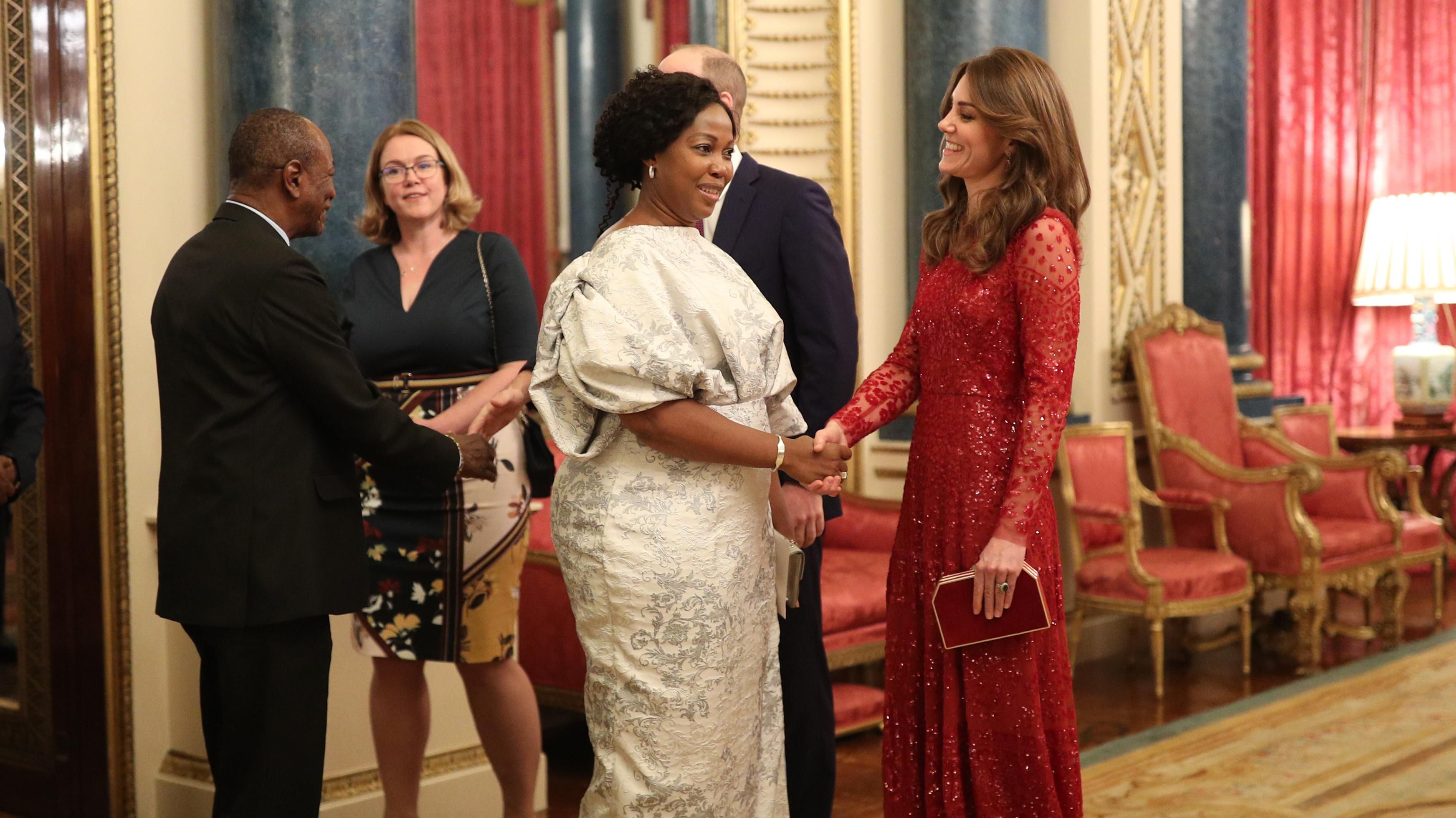 Кейт Міддлтон продемонструвала червоний total look на прийомі у Лондоні: фото Кейт Міддлтон продемонструвала червоний total look на прийомі у Лондоні: фото