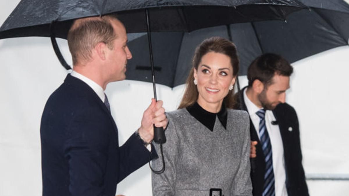 У розкішній твідовій сукні: Кейт Міддлтон прийшла на жалобну церемонію У розкішній твідовій сукні: Кейт Міддлтон прийшла на жалобну церемонію