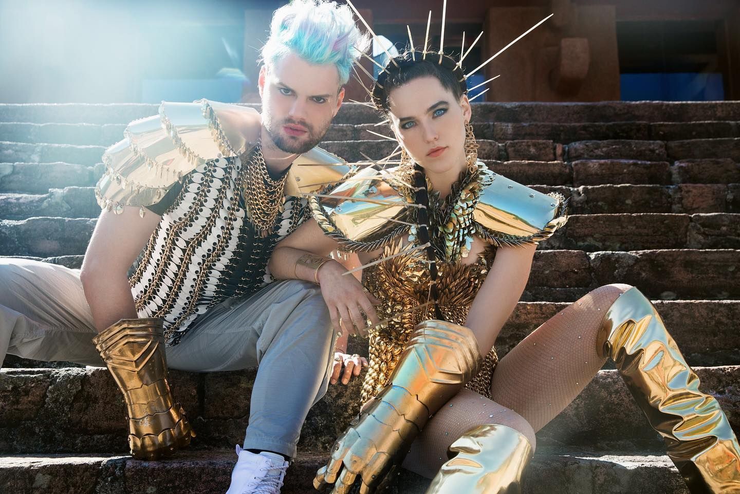 Электронный дуэт Sofi Tukker выпустил новое мечтательное видео Электронный дуэт Sofi Tukker выпустил новое мечтательное видео