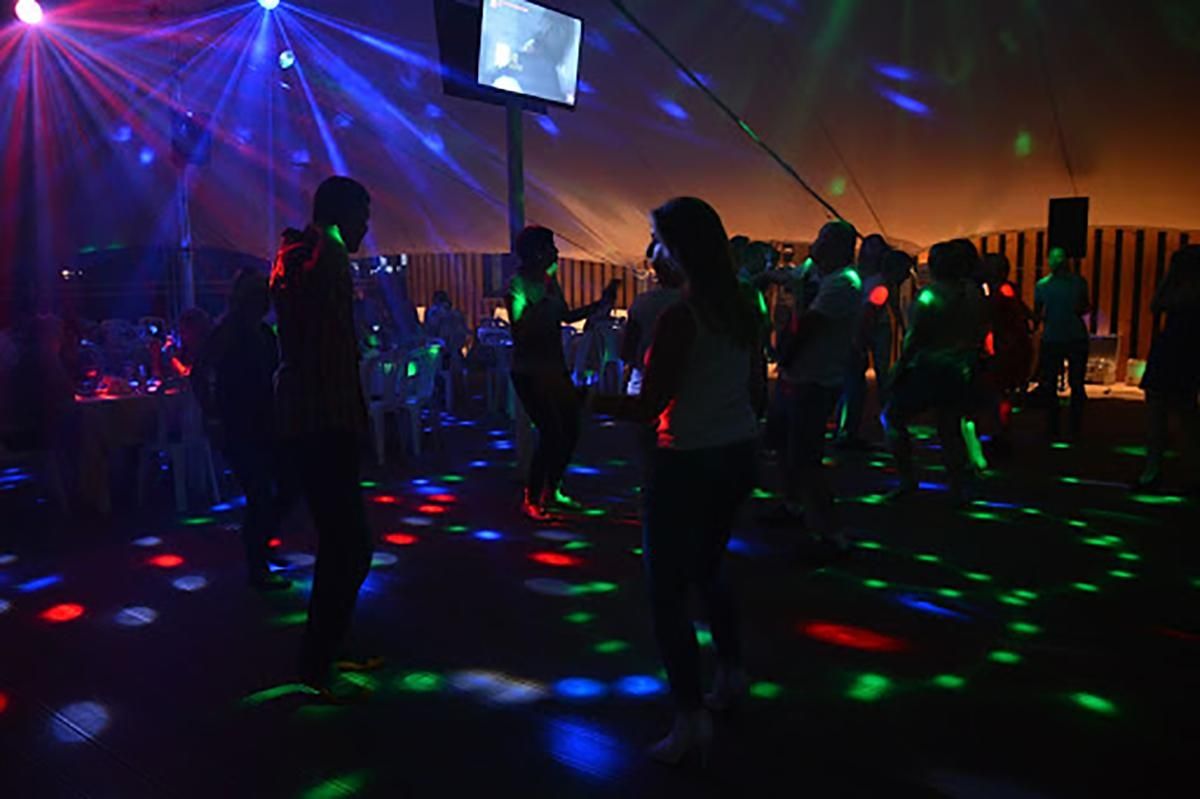 В Беларуси мужчина пришел с ружьем на дискотеку из-за песни "Седая ночь": ее включали трижды В Беларуси мужчина пришел с ружьем на дискотеку из-за песни "Седая ночь": ее включали трижды