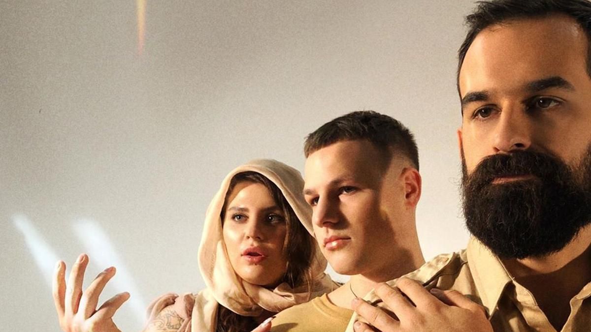 Группа KAZKA презентовал клип на песню "Літаки": эмоциональное видео Группа KAZKA презентовал клип на песню "Літаки": эмоциональное видео