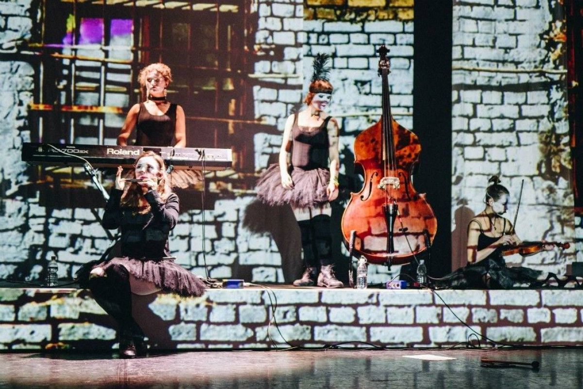 Фрік-кабаре Dakh Daughters виступить на Atlas Weekend Фрік-кабаре Dakh Daughters виступить на Atlas Weekend