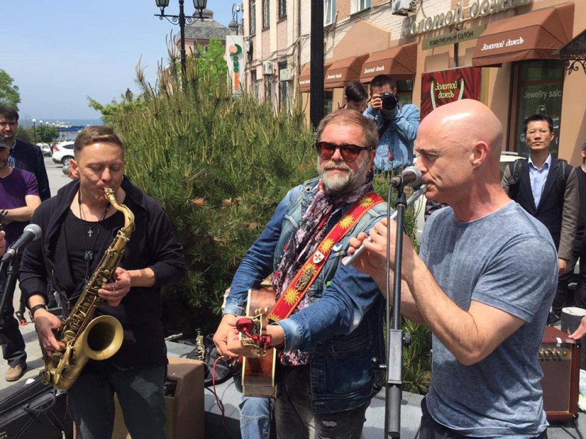 Борис Гребенщиков випустив кліп про відносини із правоохоронцями Борис Гребенщиков випустив кліп про відносини із правоохоронцями