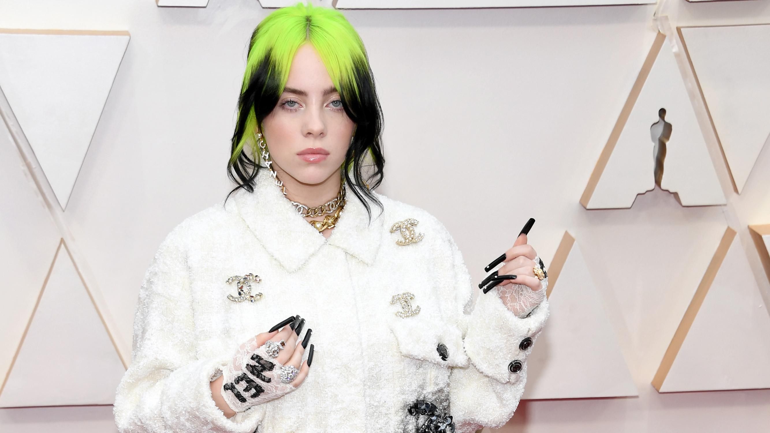 Юна тріумфаторка Греммі Біллі Айліш заспівала на Оскарі в честь покійних зірок Голлівуду Юна тріумфаторка Греммі Біллі Айліш заспівала на Оскарі в честь покійних зірок Голлівуду