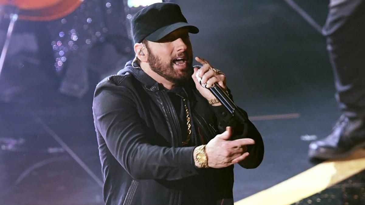 Емінем неочікувано виступив на Оскарі з піснею Lose Yourself, що перемогла у 2003 році Емінем неочікувано виступив на Оскарі з піснею Lose Yourself, що перемогла у 2003 році