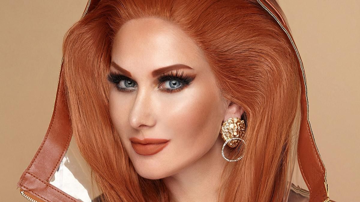 В прозрачном плаще и с рыжими волосами: Екатерина Бужинская презентовала новый трек В прозрачном плаще и с рыжими волосами: Екатерина Бужинская презентовала новый трек