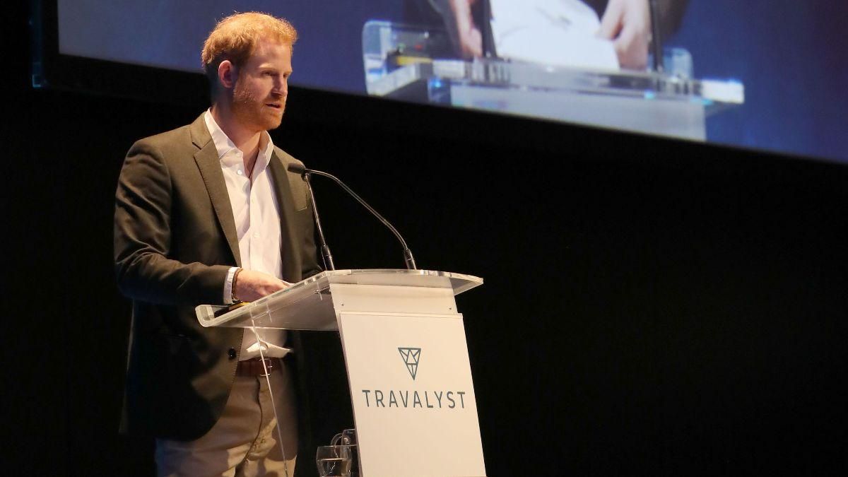 Принц Гаррі прилетів до Великобританії для виконання останніх королівських обов'язків Принц Гаррі прилетів до Великобританії для виконання останніх королівських обов'язків