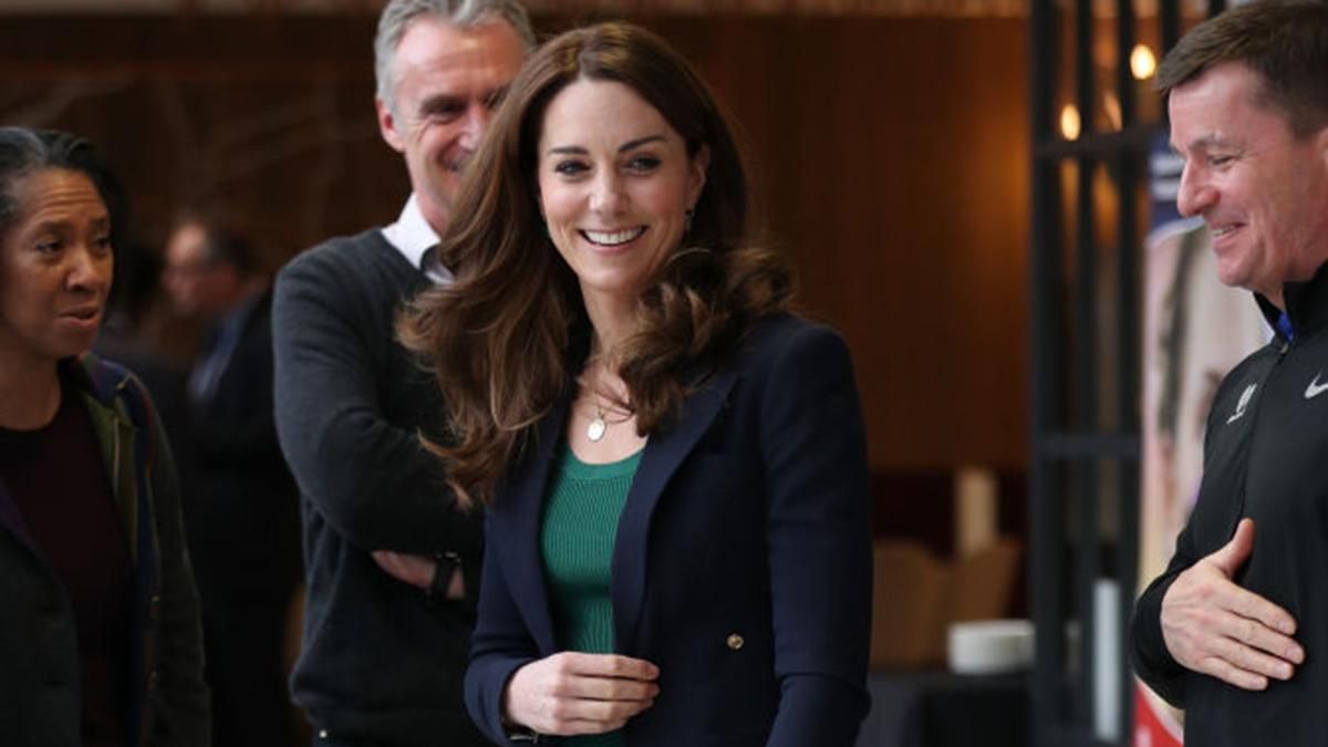 Кейт Миддлтон в кроссовках и кюлотах приняла участие в спортивной тренировке: фото и видео Кейт Миддлтон в кроссовках и кюлотах приняла участие в спортивной тренировке: фото и видео