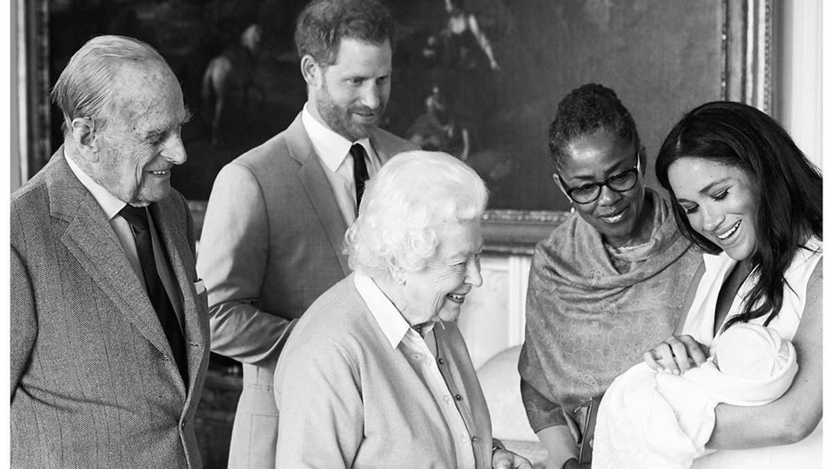 Сумні новини для королеви: Меган Маркл прилетить до Британії без сина Арчі Сумні новини для королеви: Меган Маркл прилетить до Британії без сина Арчі