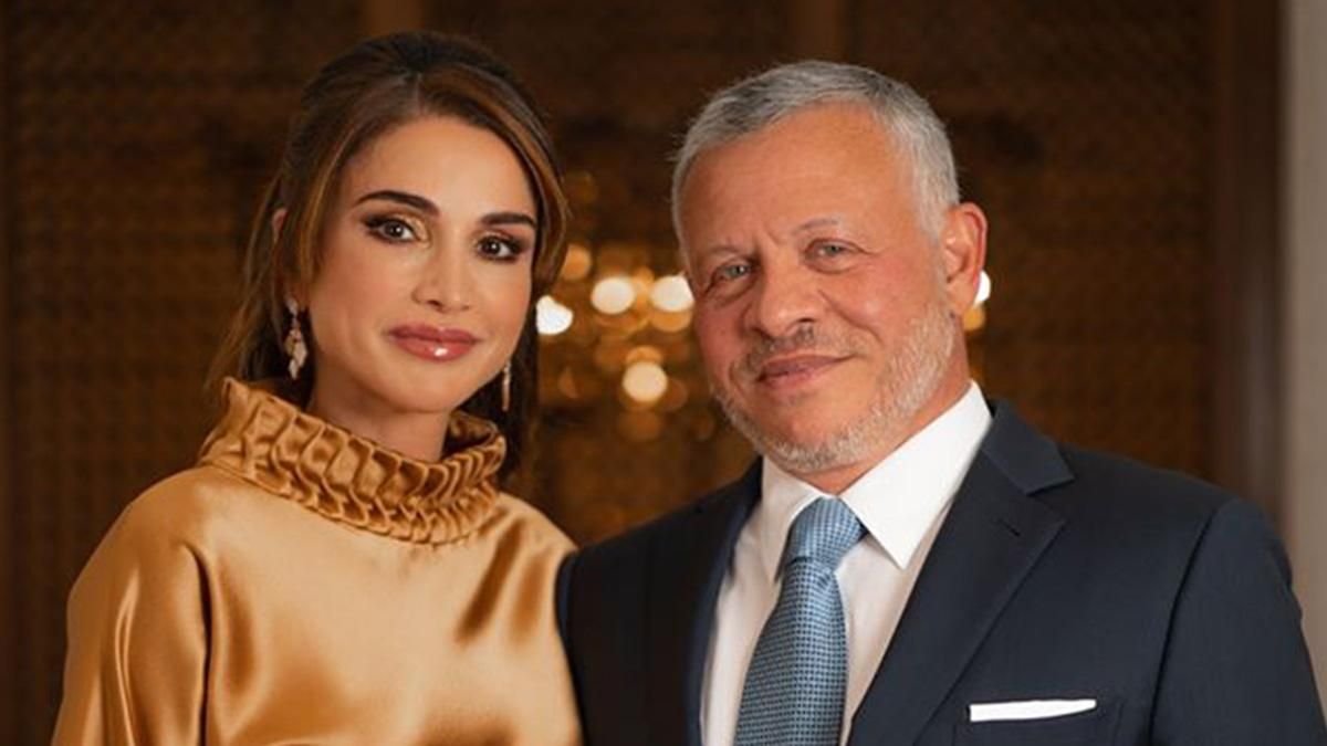 У стилі монархів: королева Ранія прийшла на урочисту вечерю у розкішному вбранні У стилі монархів: королева Ранія прийшла на урочисту вечерю у розкішному вбранні