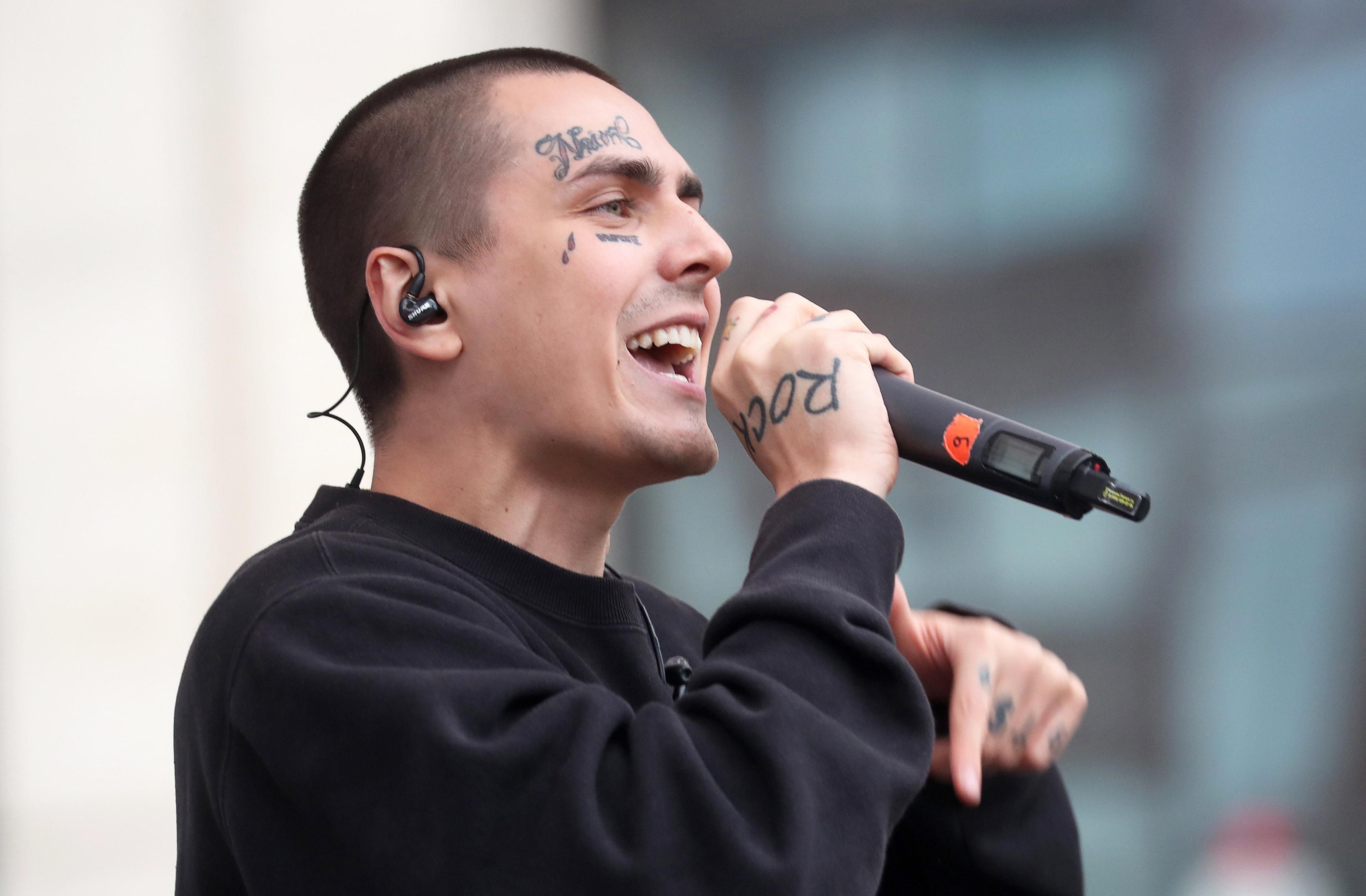 Перестаньте травити пацана, – репер Face заступився за сина Порошенка Перестаньте травити пацана, – репер Face заступився за сина Порошенка