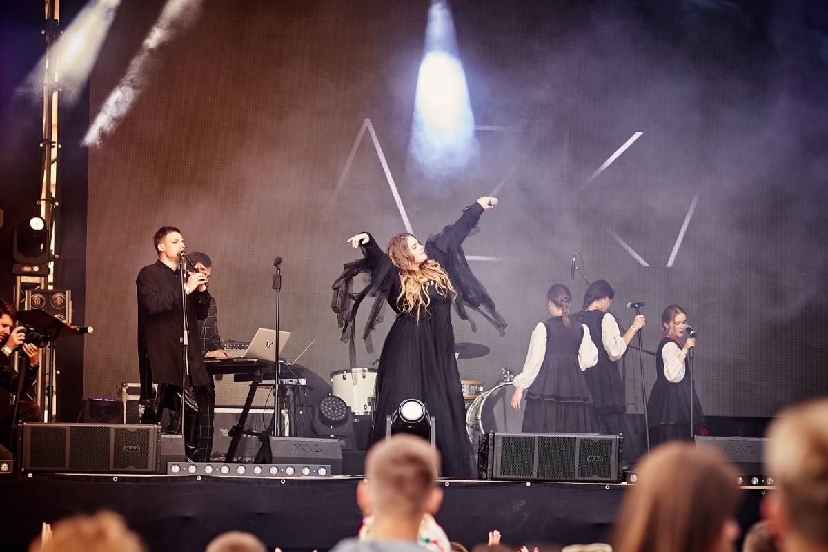 Група KAZKA показала останні приготування до масштабного шоу у Палаці спорту – відео Група KAZKA показала останні приготування до масштабного шоу у Палаці спорту – відео