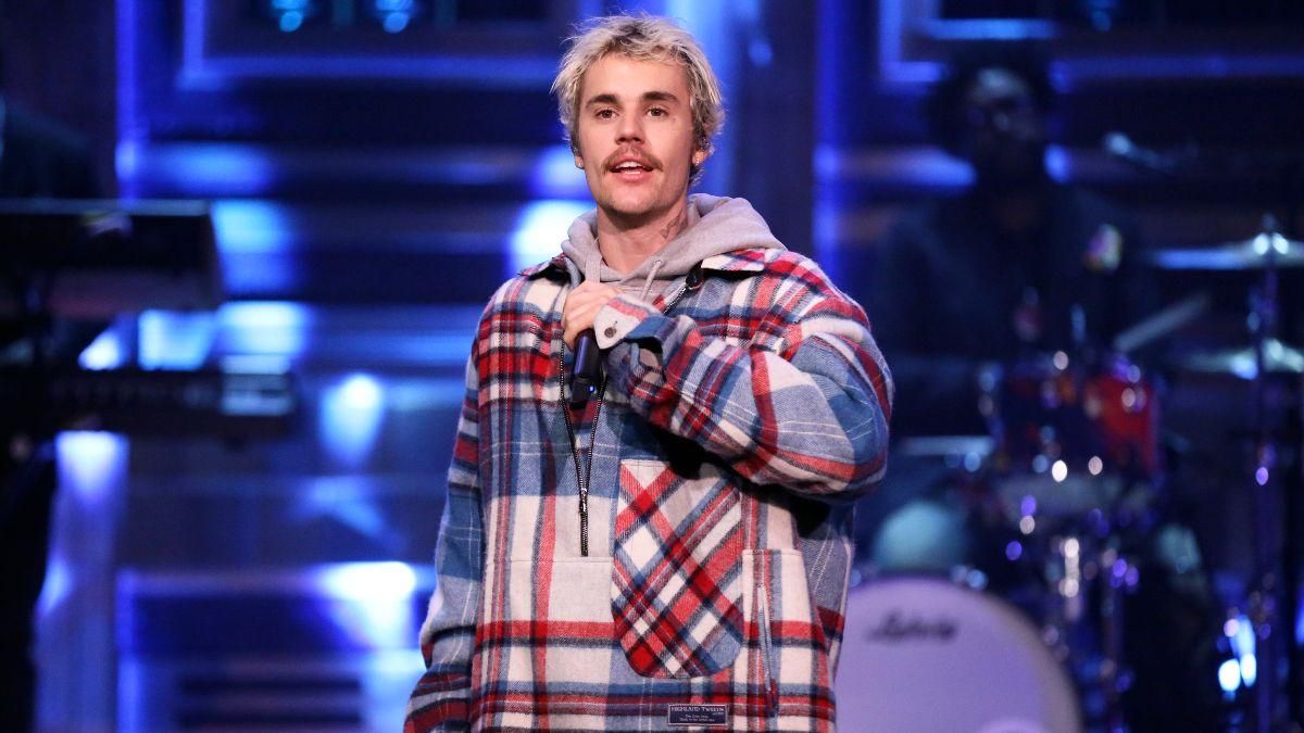 Джастин Бибер презентовал сразу два танцевальных клипа: видео Джастин Бибер презентовал сразу два танцевальных клипа: видео