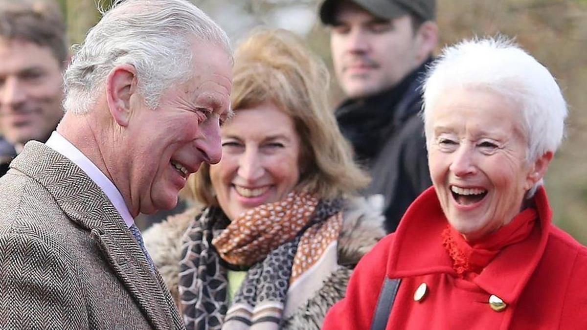 Принц Чарльз оконфузився через коронавірус: курйозне відео Принц Чарльз оконфузився через коронавірус: курйозне відео