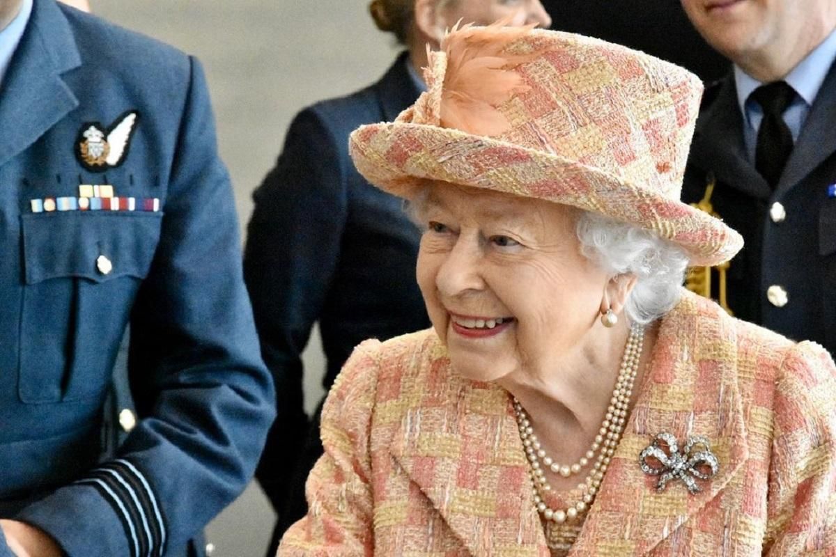 Елизавета II отложила официальный визит в графство Англии из-за коронавируса