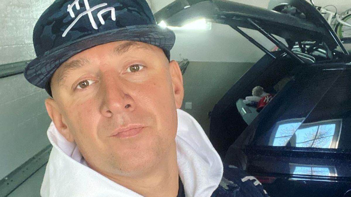 Потап выпустил трек "Карантин" и спел его в безлюдном зале: видео Потап выпустил трек "Карантин" и спел его в безлюдном зале: видео