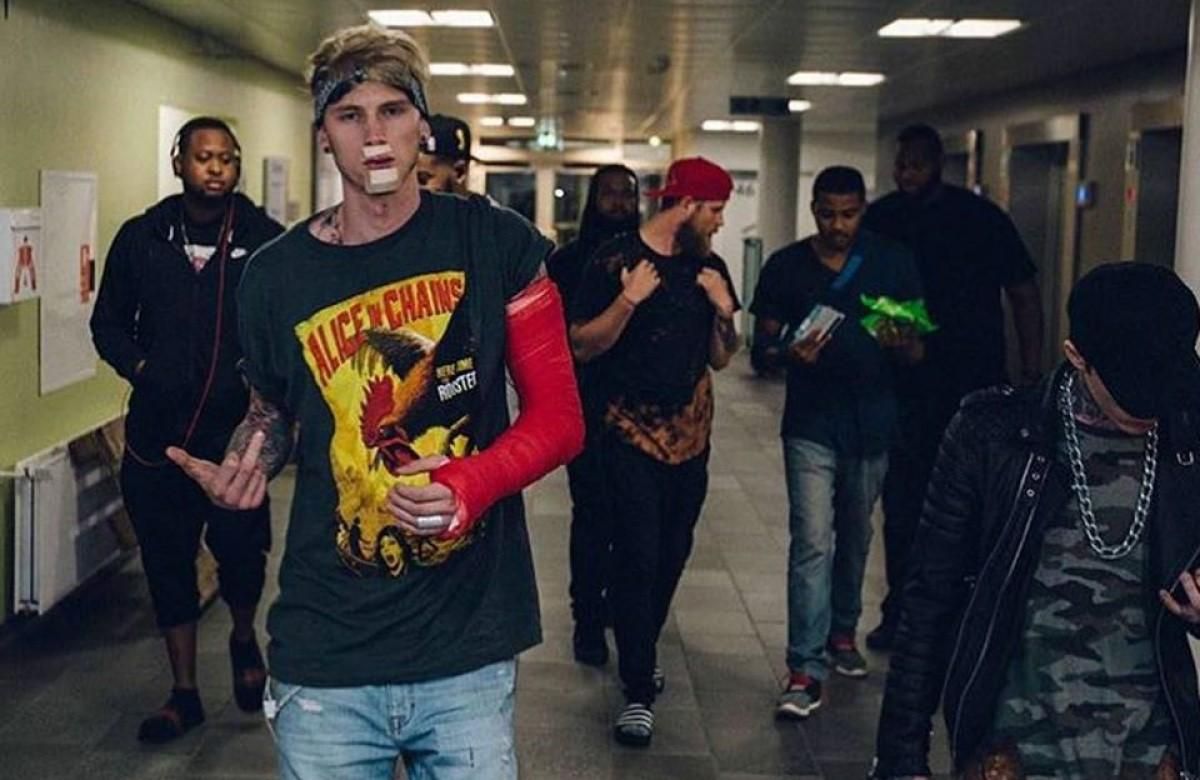 Репер Machine Gun Kelly презентував відео на спільний трек із Young Thug Репер Machine Gun Kelly презентував відео на спільний трек із Young Thug