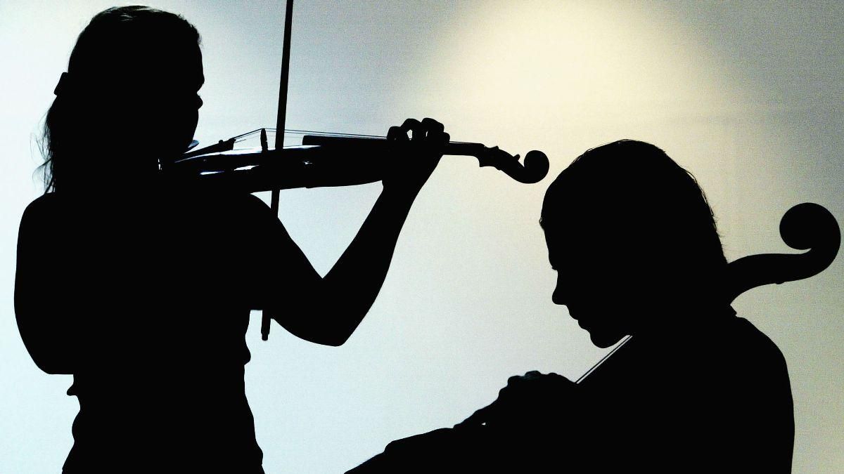 Внимание, вы можете пустить слезу: Сербский оркестр поддержал итальянцев и сыграл онлайн-концерт