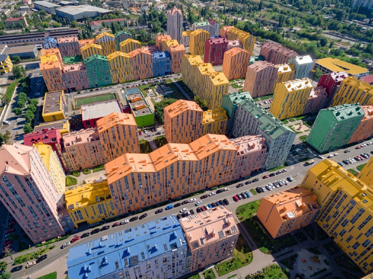 Карантин в Украине: в Киеве жители жилого комплекса исполнили гимн – видео Карантин в Украине: в Киеве жители жилого комплекса исполнили гимн – видео