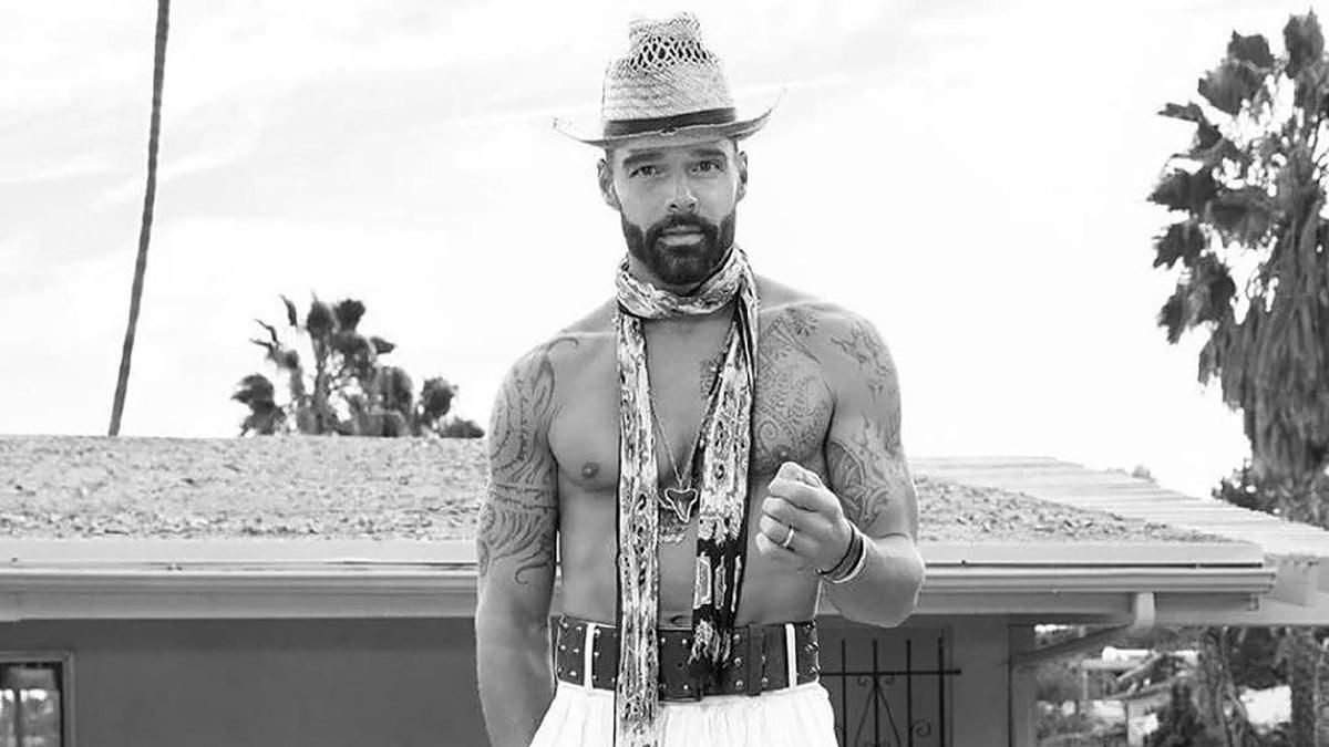 Рікі Мартін постав на обкладинці глянцю з оголеним торсом: сексуальні фото Рікі Мартін постав на обкладинці глянцю з оголеним торсом: сексуальні фото