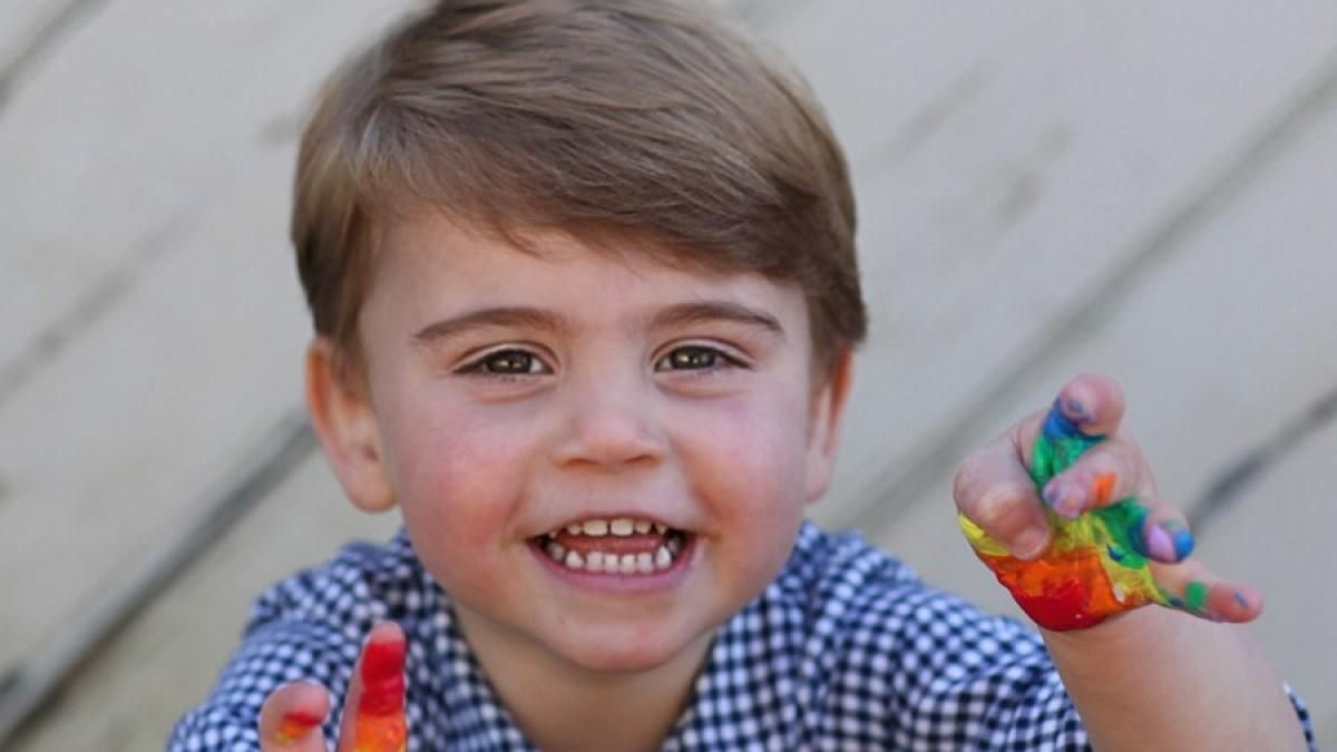 Взірцевий дідусь: принц Чарльз показав чарівне фото з маленьким Луї Взірцевий дідусь: принц Чарльз показав чарівне фото з маленьким Луї