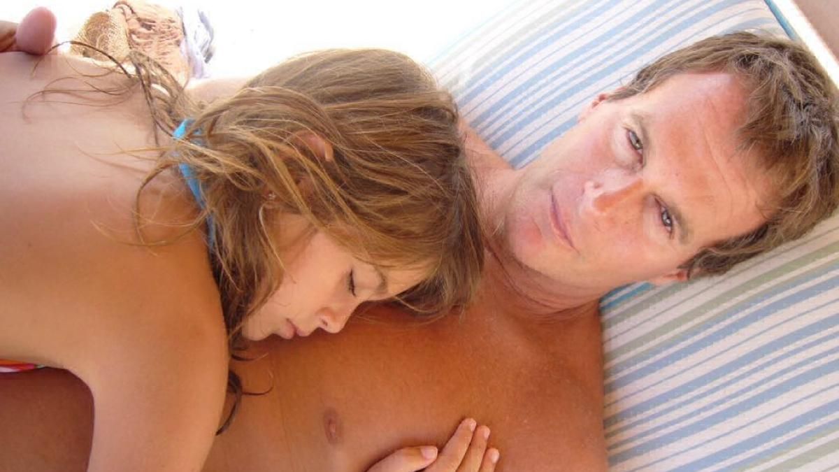 Татова донечка: Кайя Гербер разом з батьком заспівала під гітару – миловидне відео Татова донечка: Кайя Гербер разом з батьком заспівала під гітару – миловидне відео