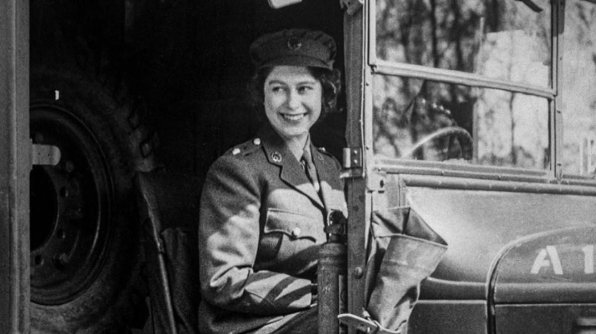 Лондон после войны: королева Елизавета II показала особые архивные фото