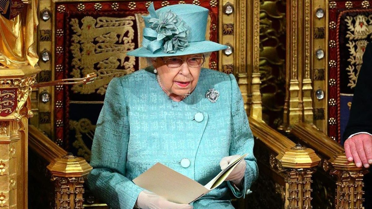Королева Елизавета II появится на публике не раньше октября