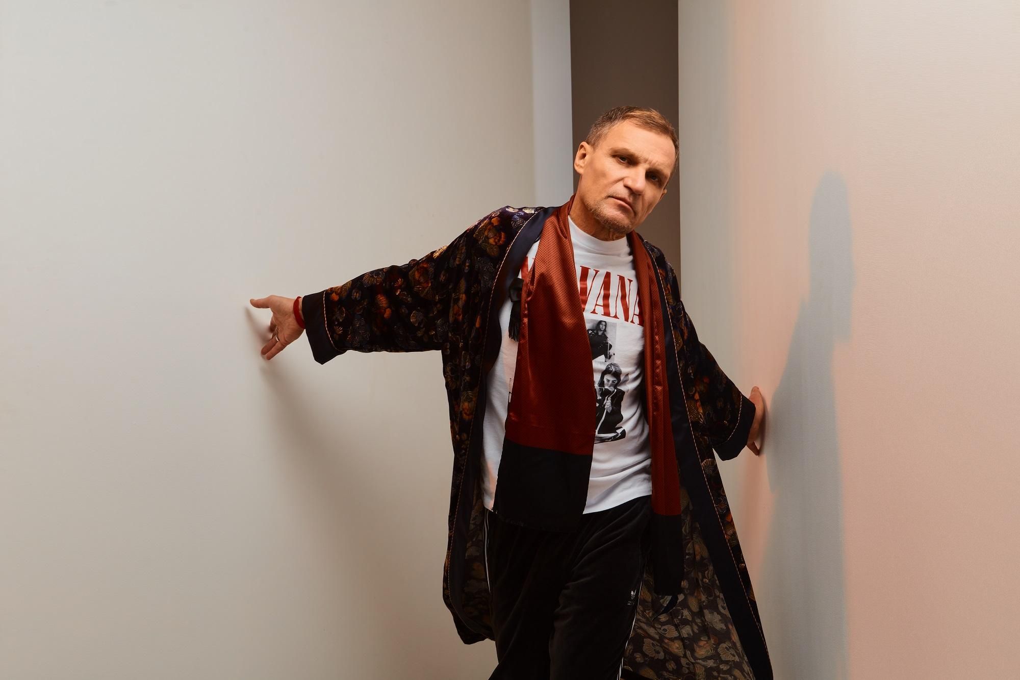 Олег Скрипка переспівав англійською Два кольори: відео Олег Скрипка переспівав англійською Два кольори: відео