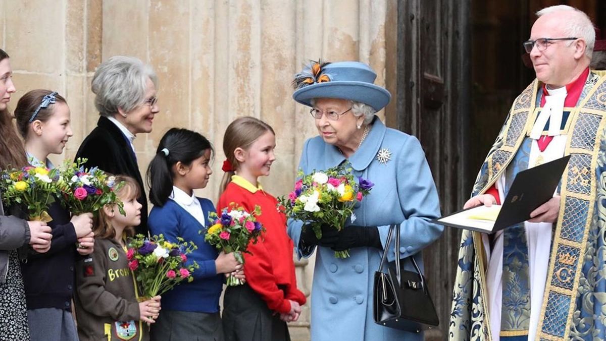 Елизавета II впервые за карантин появилась на конной прогулке: как королева держится в седле Елизавета II впервые за карантин появилась на конной прогулке: как королева держится в седле