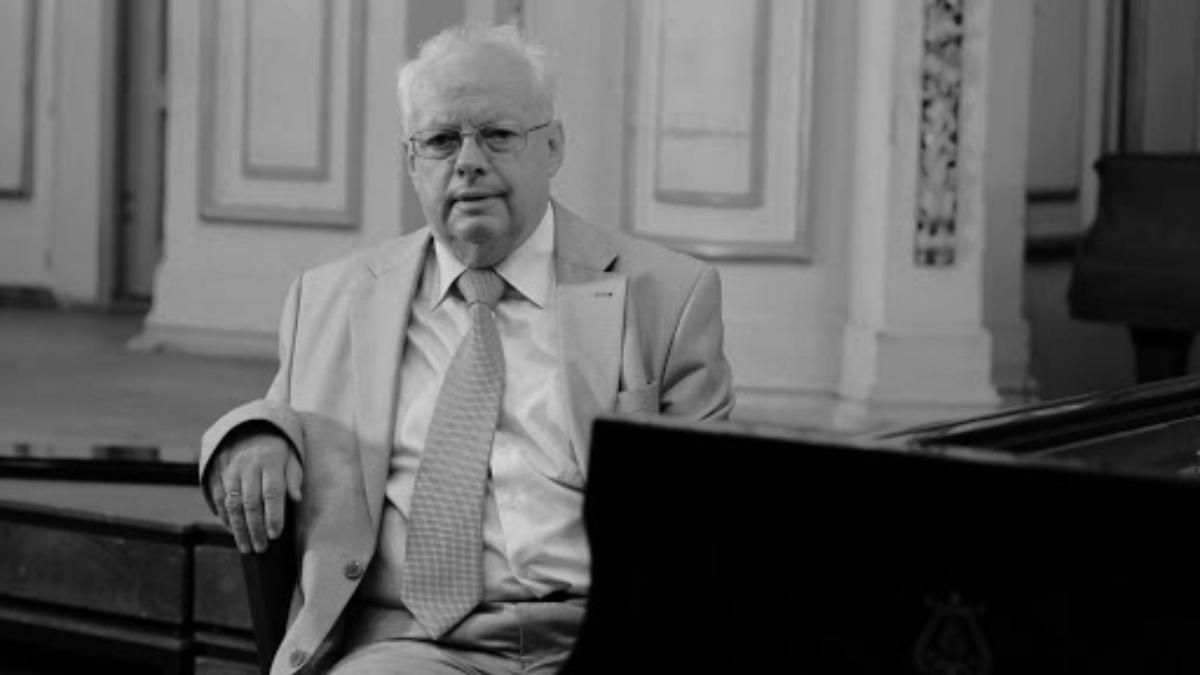 Львів прощається зі своїм земляком – композитором Мирославом Скориком Львів прощається зі своїм земляком – композитором Мирославом Скориком
