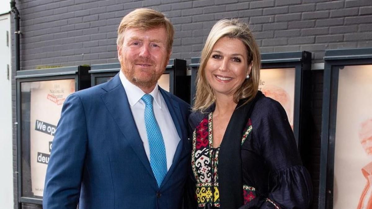 Королева Нідерландів одягнула вишиту сукню: ефектні фото Королева Нідерландів одягнула вишиту сукню: ефектні фото