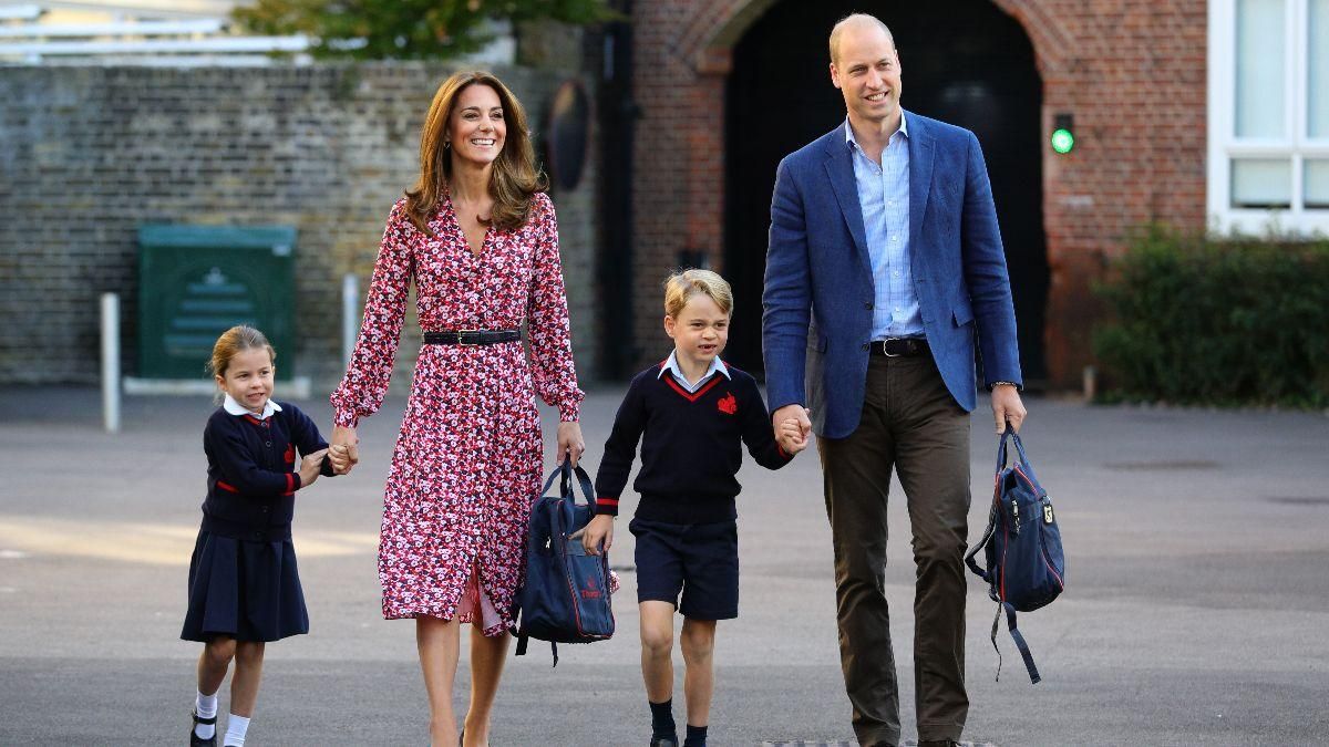 Кейт Миддлтон и принц Уильям умилили сеть редким фото с детьми